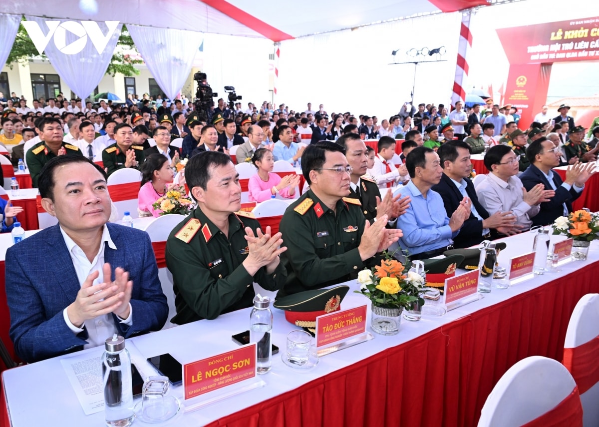 thu tuong ngoi truong la niem tin, khat vong cua hoc sinh, phu huynh xa bien gioi hinh anh 5