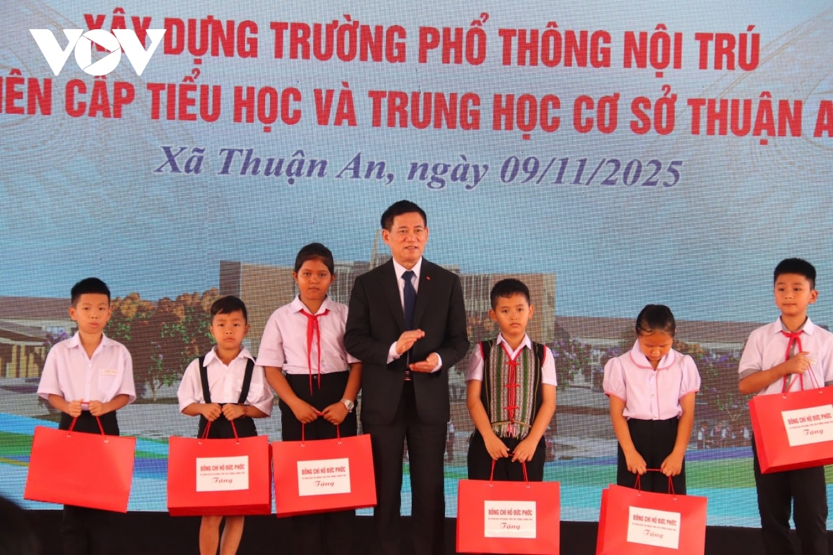 Dong loat khoi cong xay dung nhieu truong noi tru tren toan quoc hinh anh 2