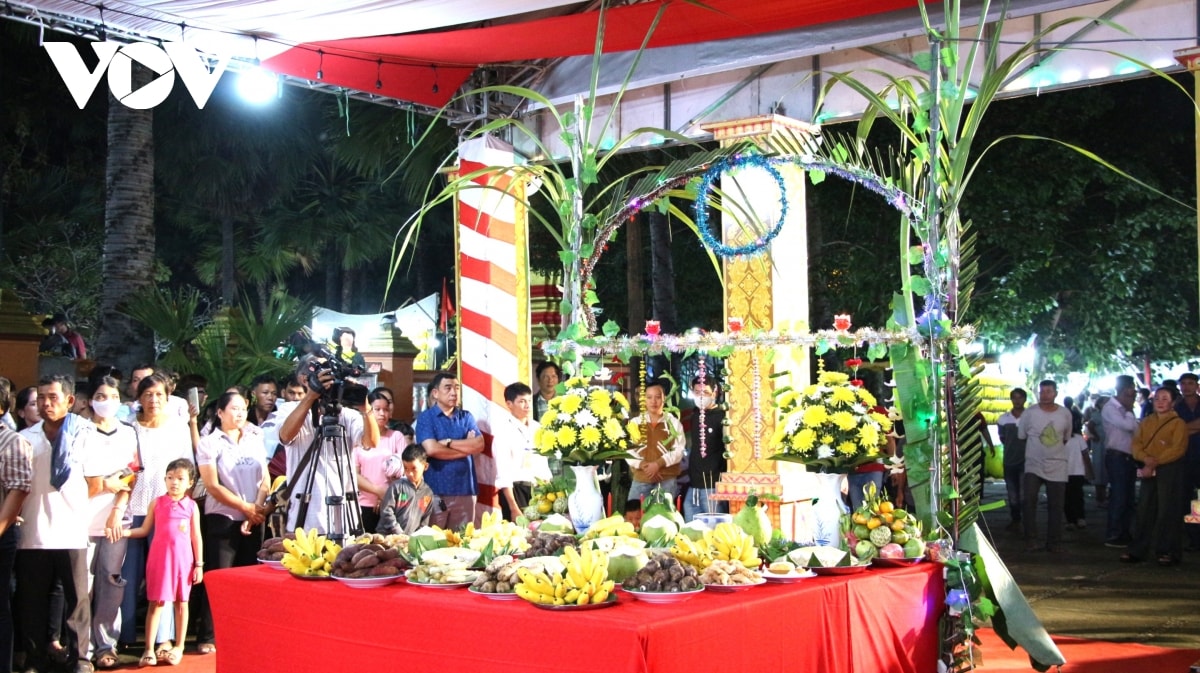 sac mau le cung trang cua dong bao khmer hinh anh 4