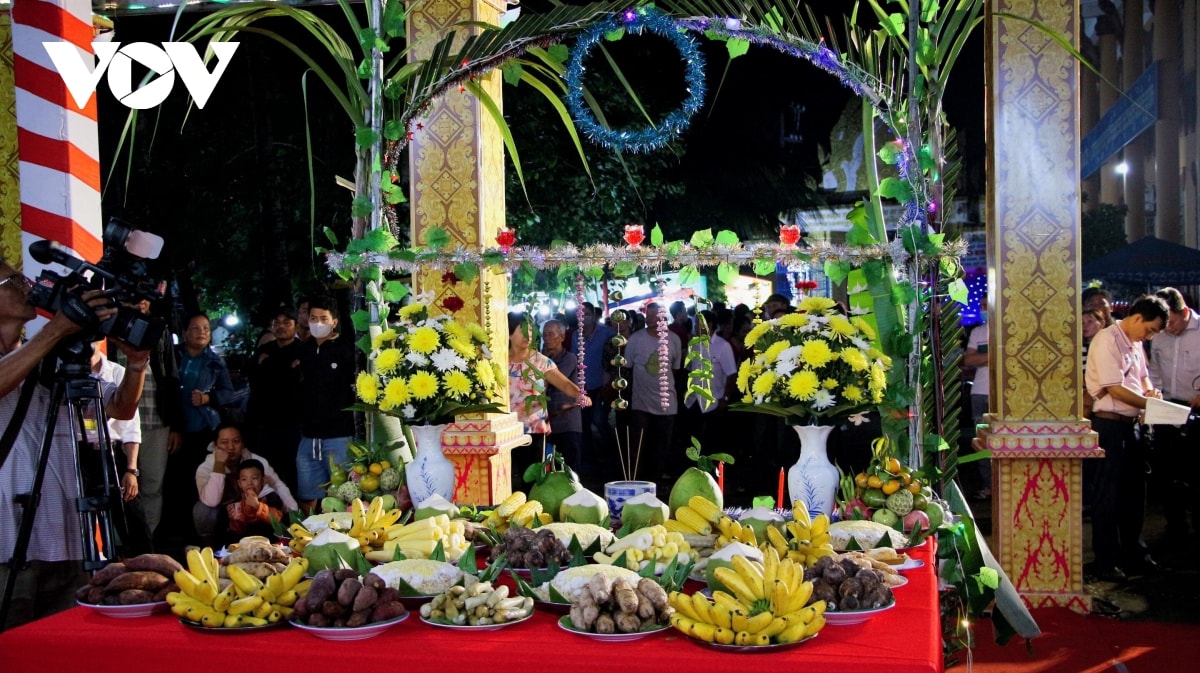 sac mau le cung trang cua dong bao khmer hinh anh 2