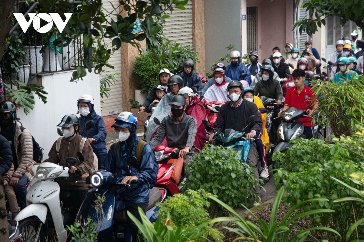 hon 1 tuan cam xe cau long bien, duong van un tac, dan noi duoi di nguoc chieu hinh anh 6