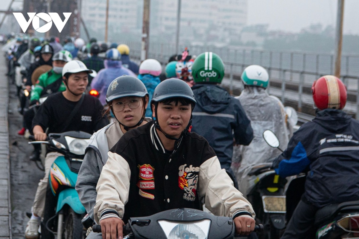 hon 1 tuan cam xe cau long bien, duong van un tac, dan noi duoi di nguoc chieu hinh anh 16