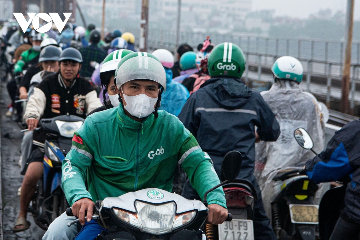 hon 1 tuan cam xe cau long bien, duong van un tac, dan noi duoi di nguoc chieu hinh anh 15