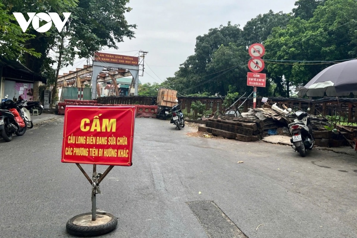 hon 1 tuan cam xe cau long bien, duong van un tac, dan noi duoi di nguoc chieu hinh anh 2