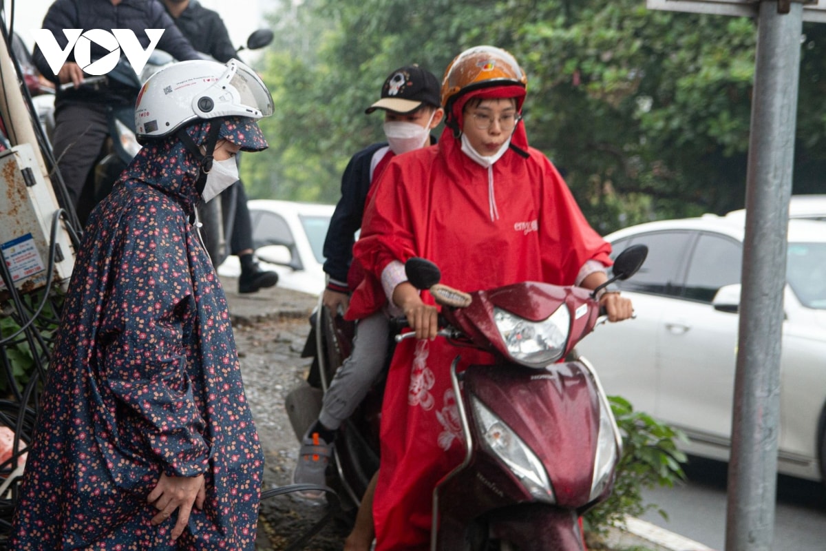 hon 1 tuan cam xe cau long bien, duong van un tac, dan noi duoi di nguoc chieu hinh anh 10