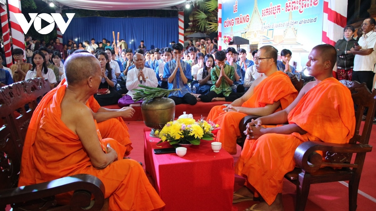 sac mau le cung trang cua dong bao khmer hinh anh 10