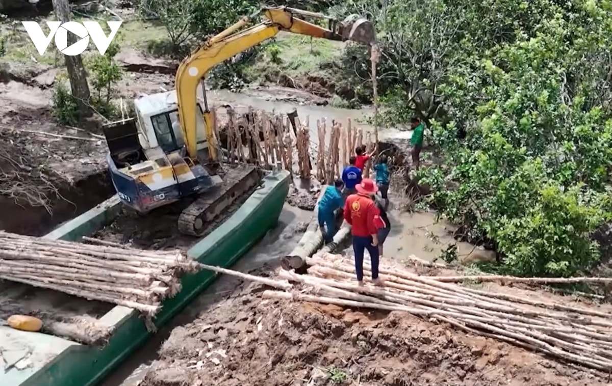 vĩnh long công bố tình huống khẩn cấp sạt lở đê bao cồn thanh long hình ảnh 1 vinh long cong bo tinh huong khan cap sat lo de bao con thanh long hinh anh 1