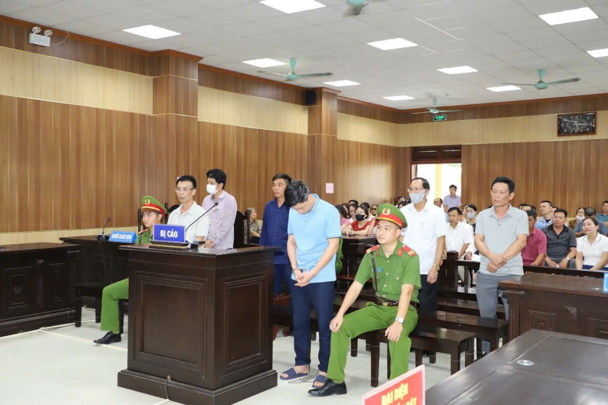 Xét xử vụ án “Lợi dụng chức vụ, quyền hạn trong khi thi hành công vụ” và “Thiếu trách nhiệm gây hiệu quả nghiêm trọng” xảy ra tại xã Quảng Chính, huyện quảng xương ( cũ), tỉnh Thanh Hóa.