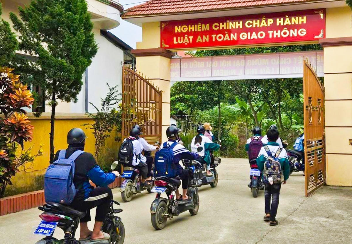 gan bien ten xe dap dien, hoc sinh hinh thanh y thuc van hoa giao thong hoc duong hinh anh 1