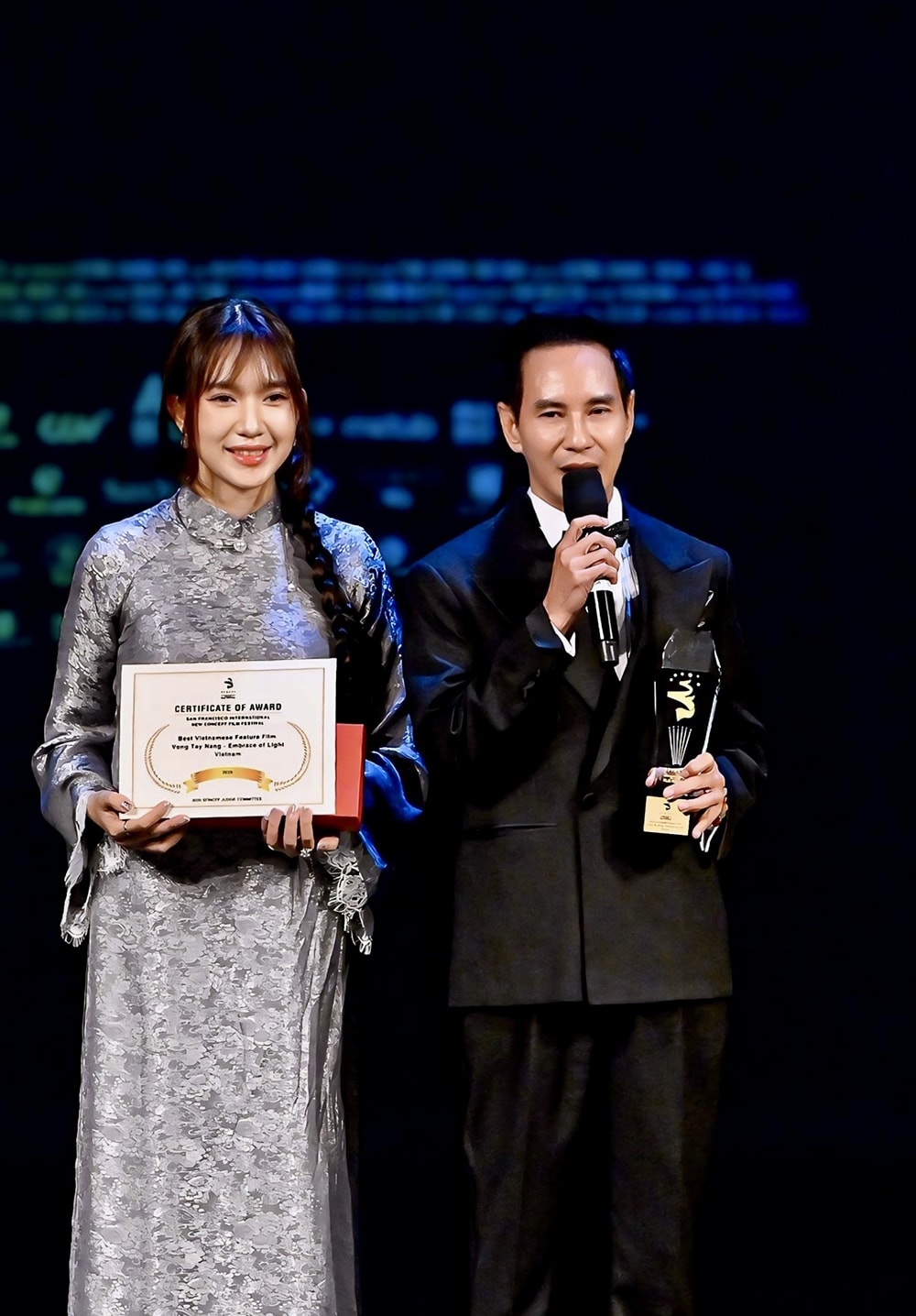  lat mat 8 giup ly hai gianh cu dup giai thuong dien anh quoc te hinh anh 2