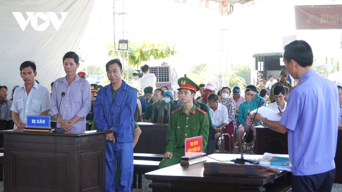 bốn người bị tuyên án tù vì vi phạm iuu hình ảnh 3 bon nguoi bi tuyen an tu vi vi pham iuu hinh anh 3