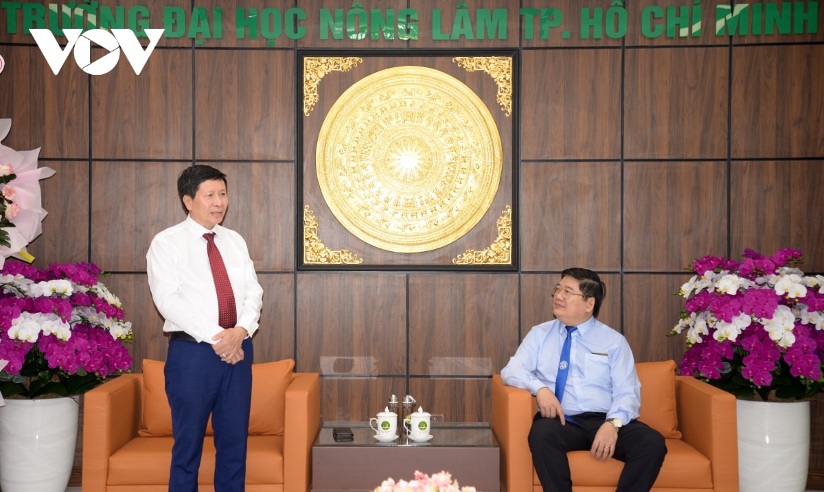 Doan cong tac vov chuc mung Dai hoc nong lam tp.hcm nhan ky niem 70 nam thanh lap hinh anh 1