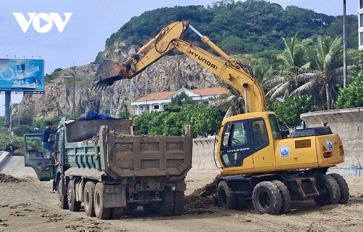rac dai duong tran vao bo bien o vung tau chua co dau hieu dung lai hinh anh 2