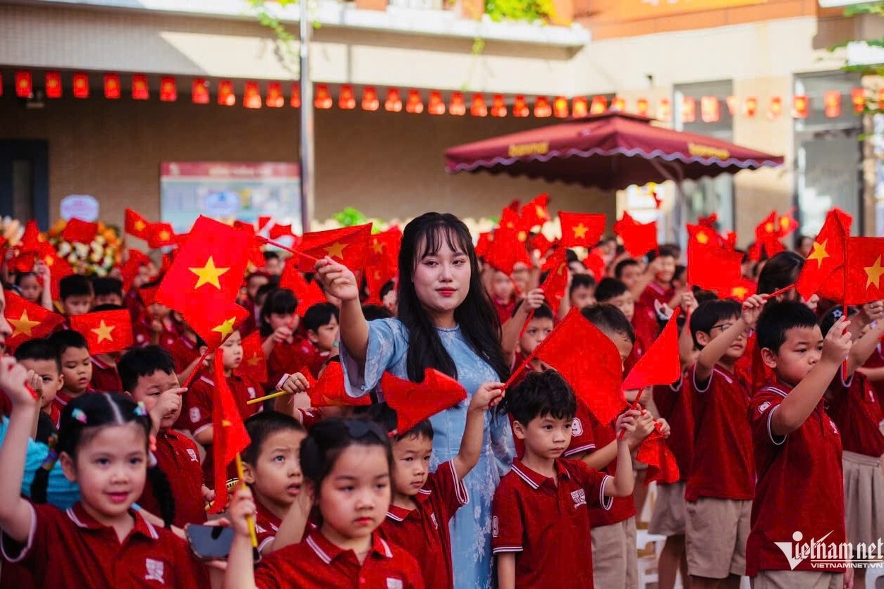 Bộ Nội vụ đề nghị không quy định hệ số lương đặc thù đối với nhà giáo do yếu tố đặc thù ngành nghề là phụ cấp ưu đãi nghề đã được điều chỉnh tăng lên. (Ảnh: Vietnamnet)