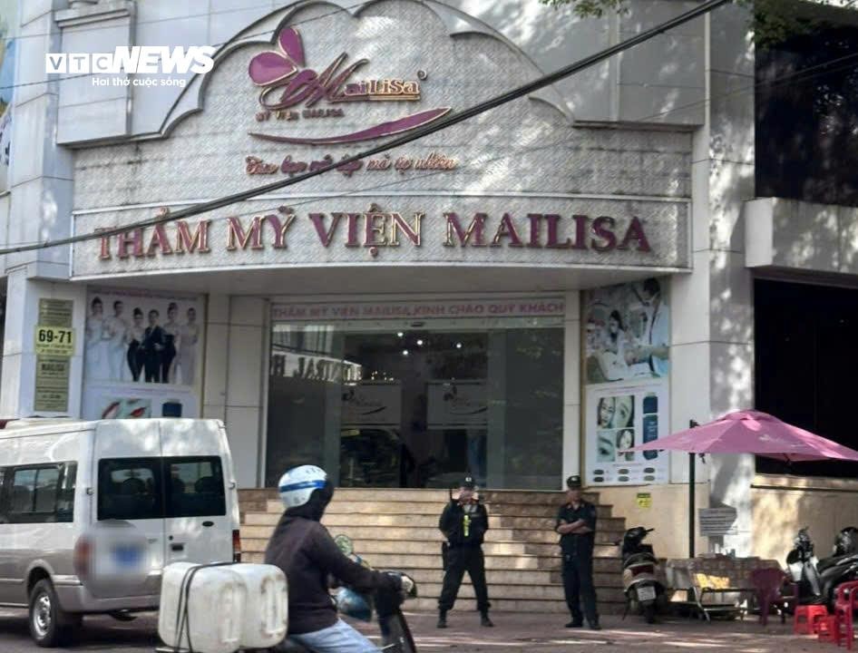 Cảnh sát có mặt trước Thẩm mĩ viện Mailisa trên đường Ngô Quyền.