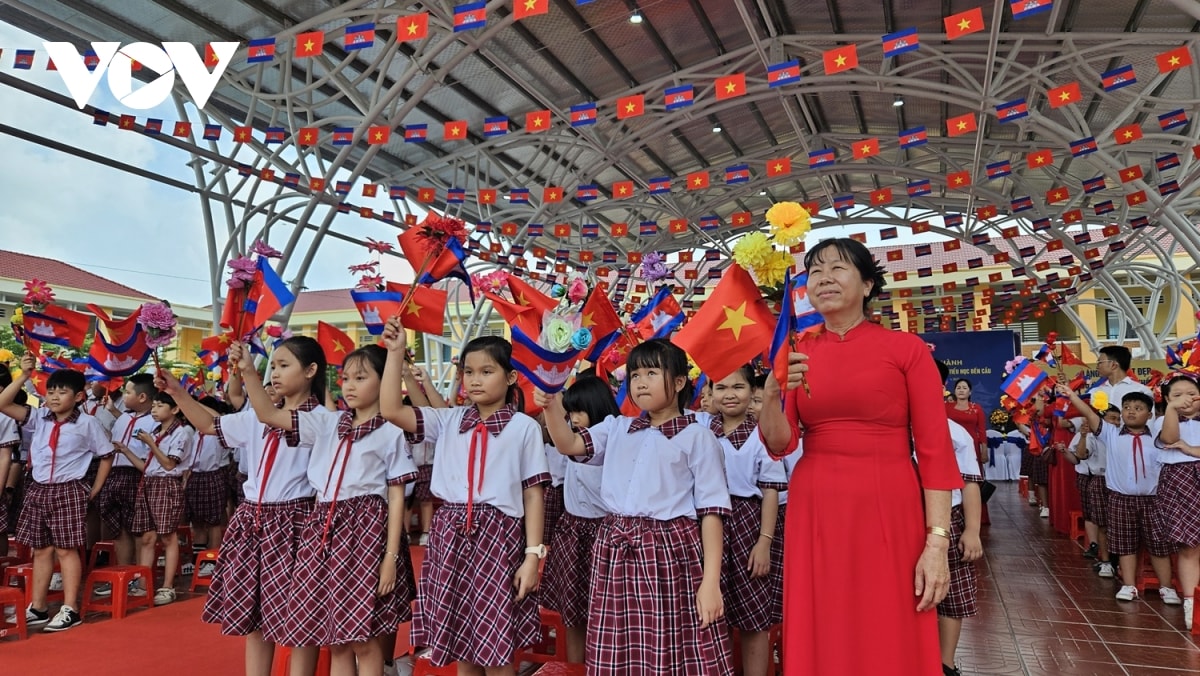 sac mau huu nghi viet nam - campuchia tren tuyen bien gioi tay ninh hinh anh 8