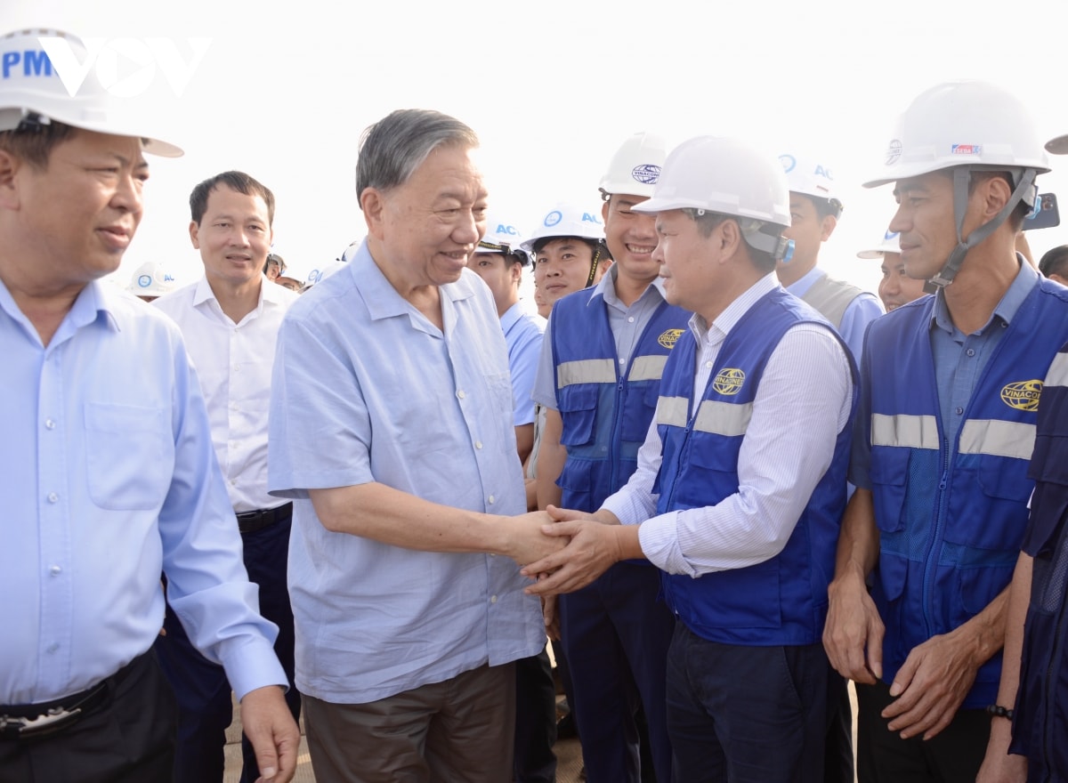 tong bi thu tham, kiem tra thuc te tai du an cang hang khong quoc te long thanh hinh anh 1