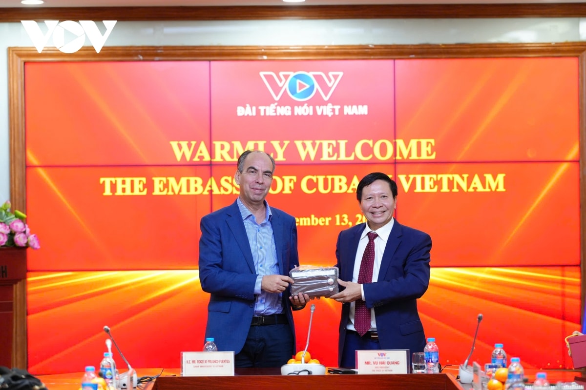 lanh dao vov tiep Dai su dac menh toan quyen cong hoa cuba tai viet nam hinh anh 4