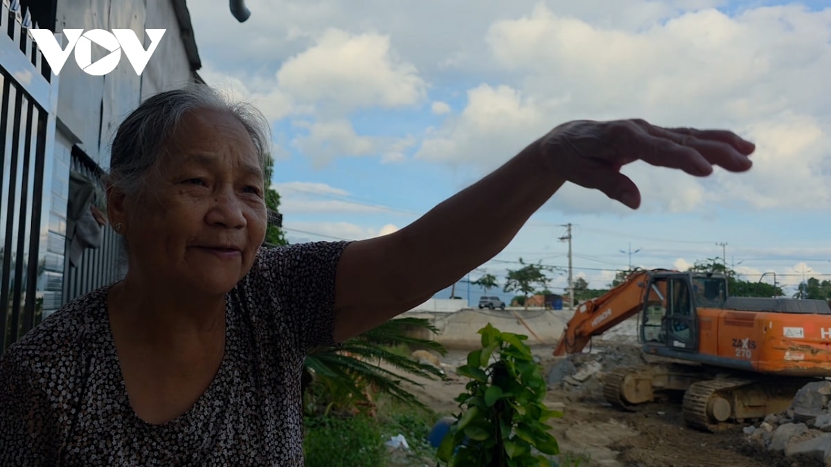 dòng nước thải đen ngòm từ bãi rác tấn công khu dân cư và đổ ra biển nha trang hình ảnh 3 dong nuoc thai den ngom tu bai rac tan cong khu dan cu va do ra bien nha trang hinh anh 3