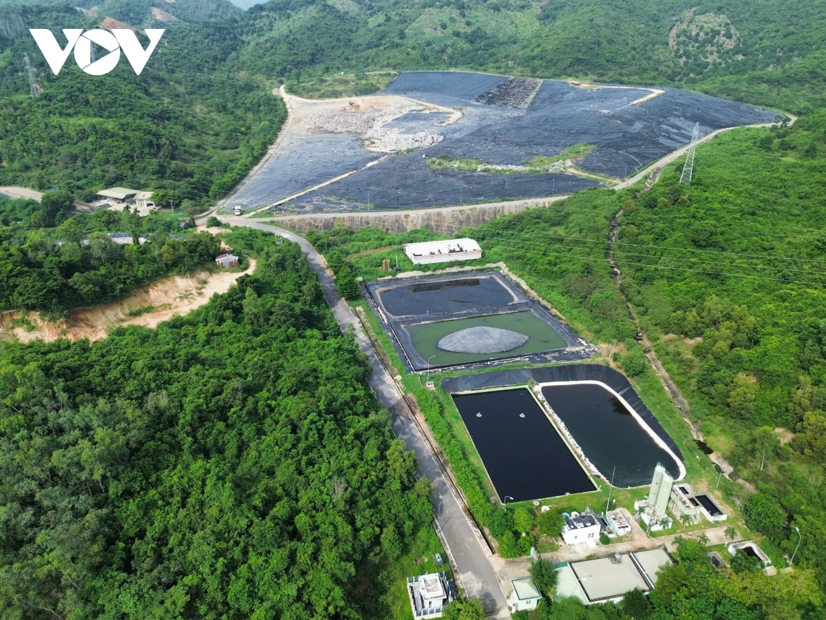 dòng nước thải đen ngòm từ bãi rác tấn công khu dân cư và đổ ra biển nha trang hình ảnh 6 dong nuoc thai den ngom tu bai rac tan cong khu dan cu va do ra bien nha trang hinh anh 6