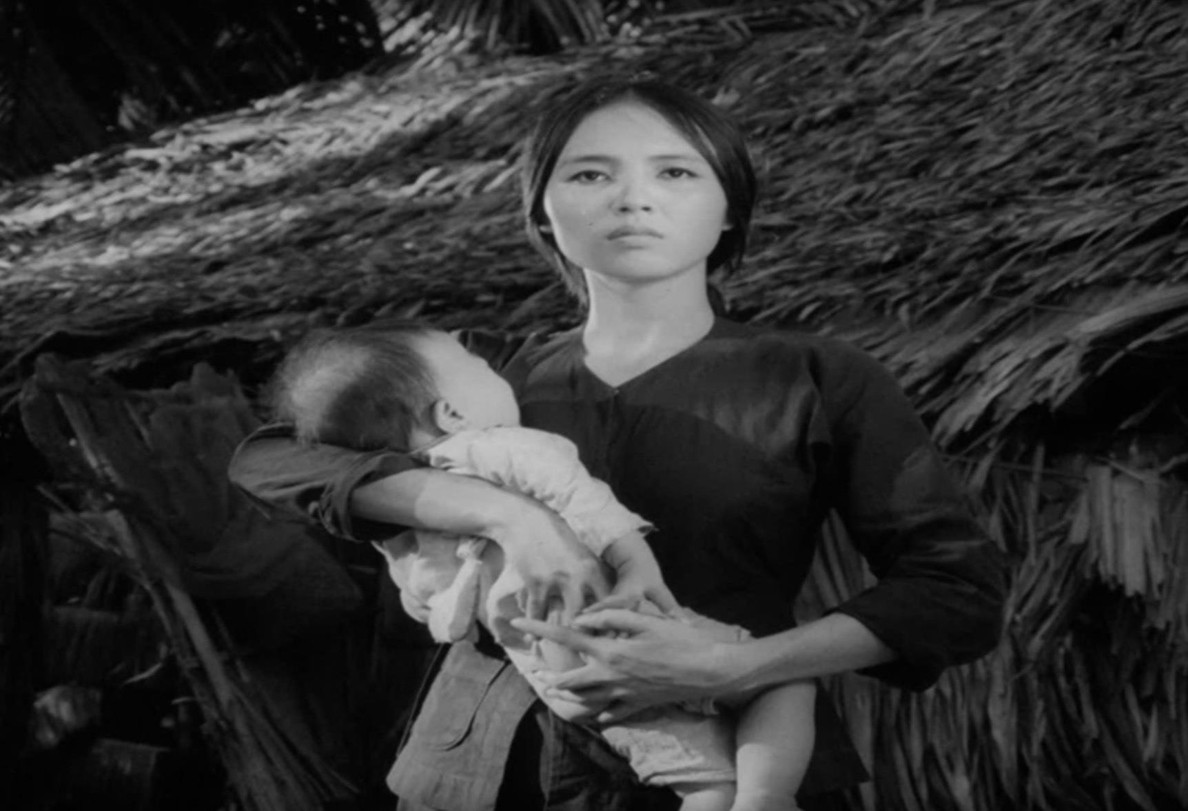 Chị Út Tịch phim 'Mẹ vắng nhà': Bỏ diễn bán cà phê, sống bình dị bên chồng NSND - 1