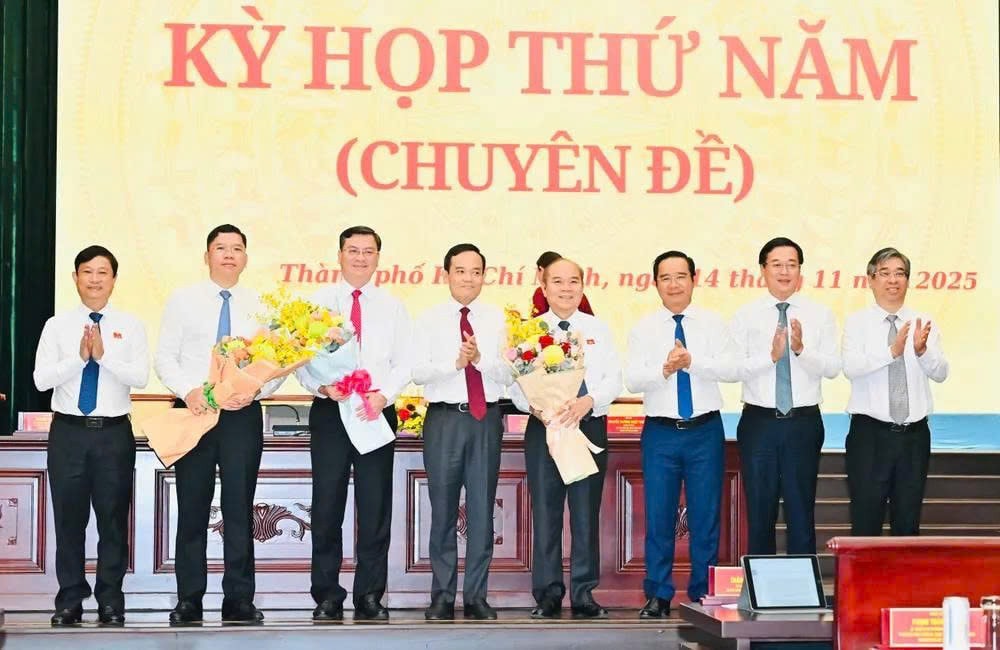 UBND TP.HCM thêm 3 Phó Chủ tịch gồm ông Nguyễn Văn Bảy, ông Hoàng Nguyên Dinh và ông Nguyễn Công Vinh.