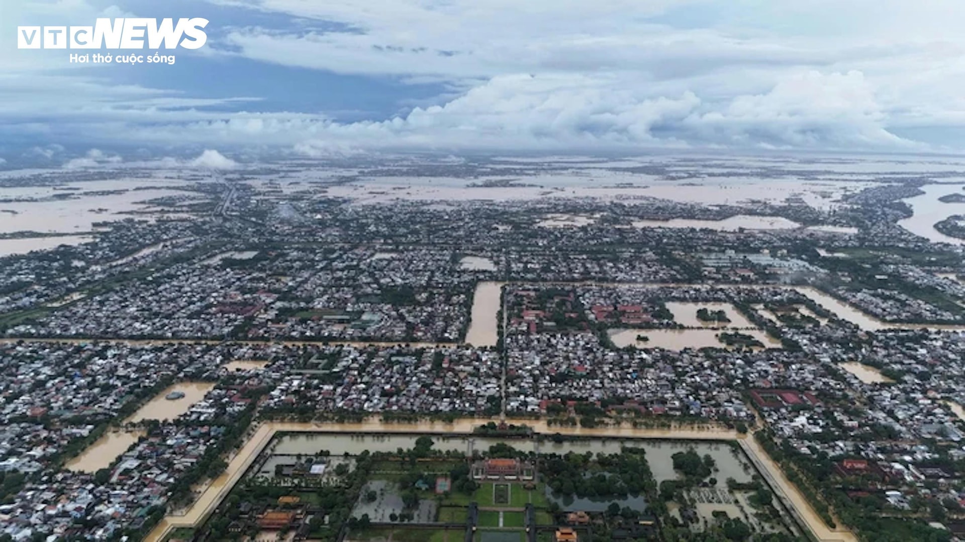 Cảnh báo mưa lớn, nước sông dâng cao, Huế đứng trước nguy cơ tái ngập lụt.