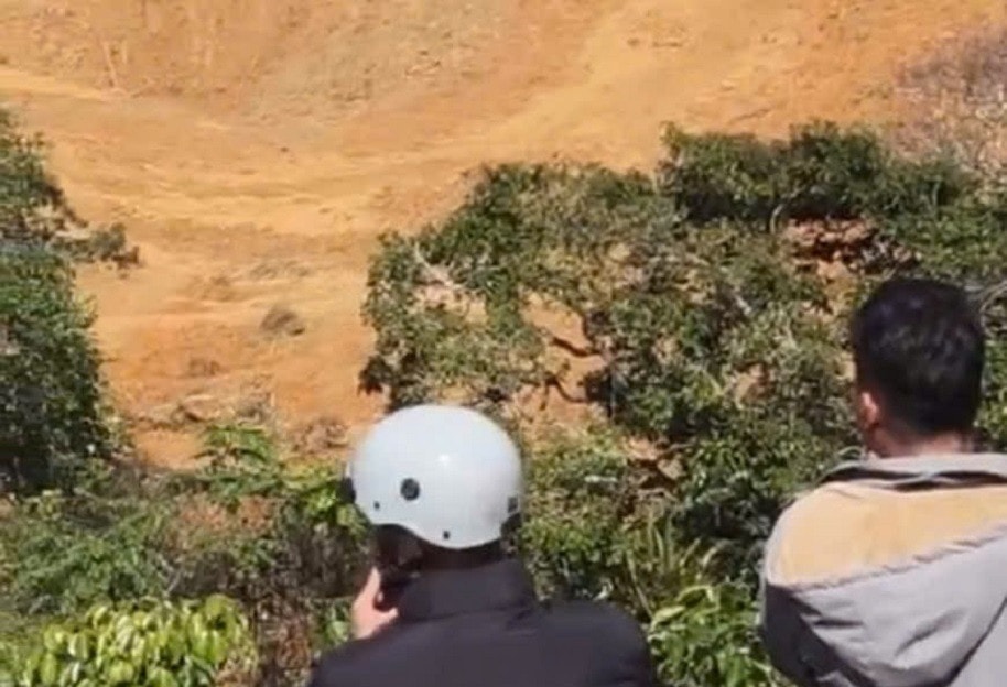 Tình trạng sạt lở vẫn chưa có dấu hiệu dừng lại.