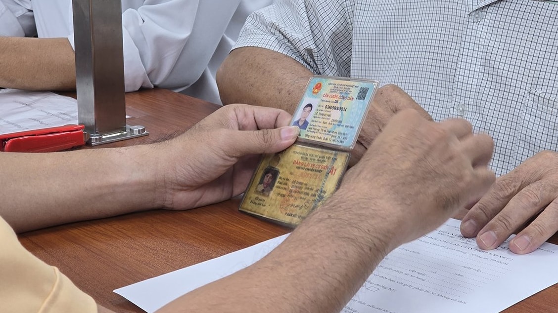 tp.hcm hỗ trợ người dân mất gplx chuyển sang thẻ pet hình ảnh 2 tp.hcm ho tro nguoi dan mat gplx chuyen sang the pet hinh anh 2