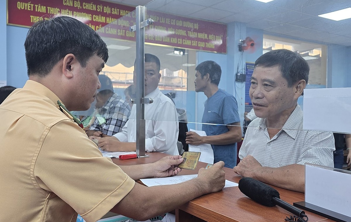 tp.hcm hỗ trợ người dân mất gplx chuyển sang thẻ pet hình ảnh 4 tp.hcm ho tro nguoi dan mat gplx chuyen sang the pet hinh anh 4