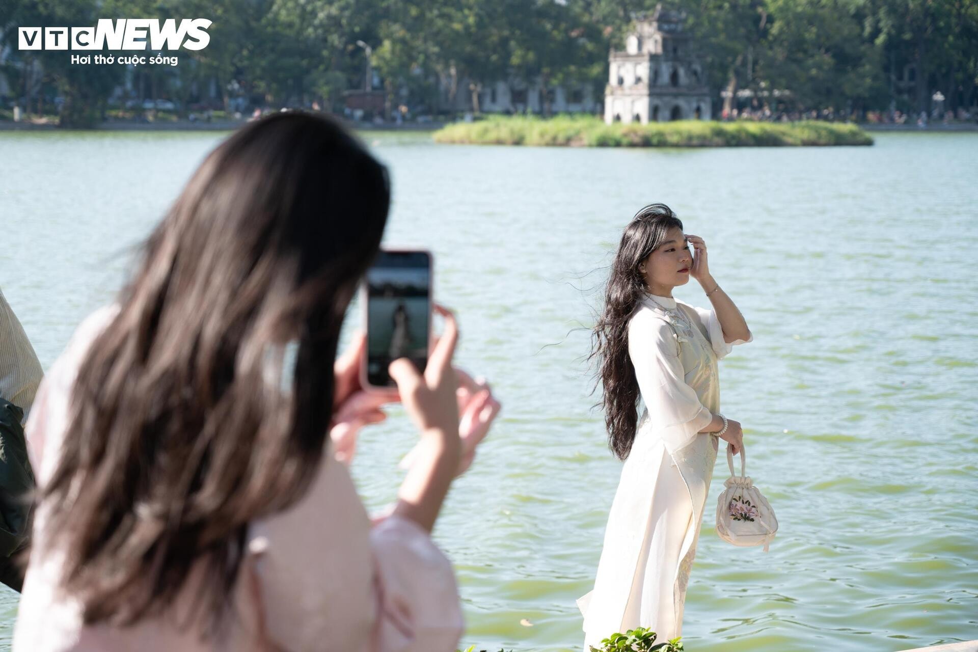 Gần 800 người mặc cổ phục diễu hành trên phố đi bộ Hồ Gươm - 15