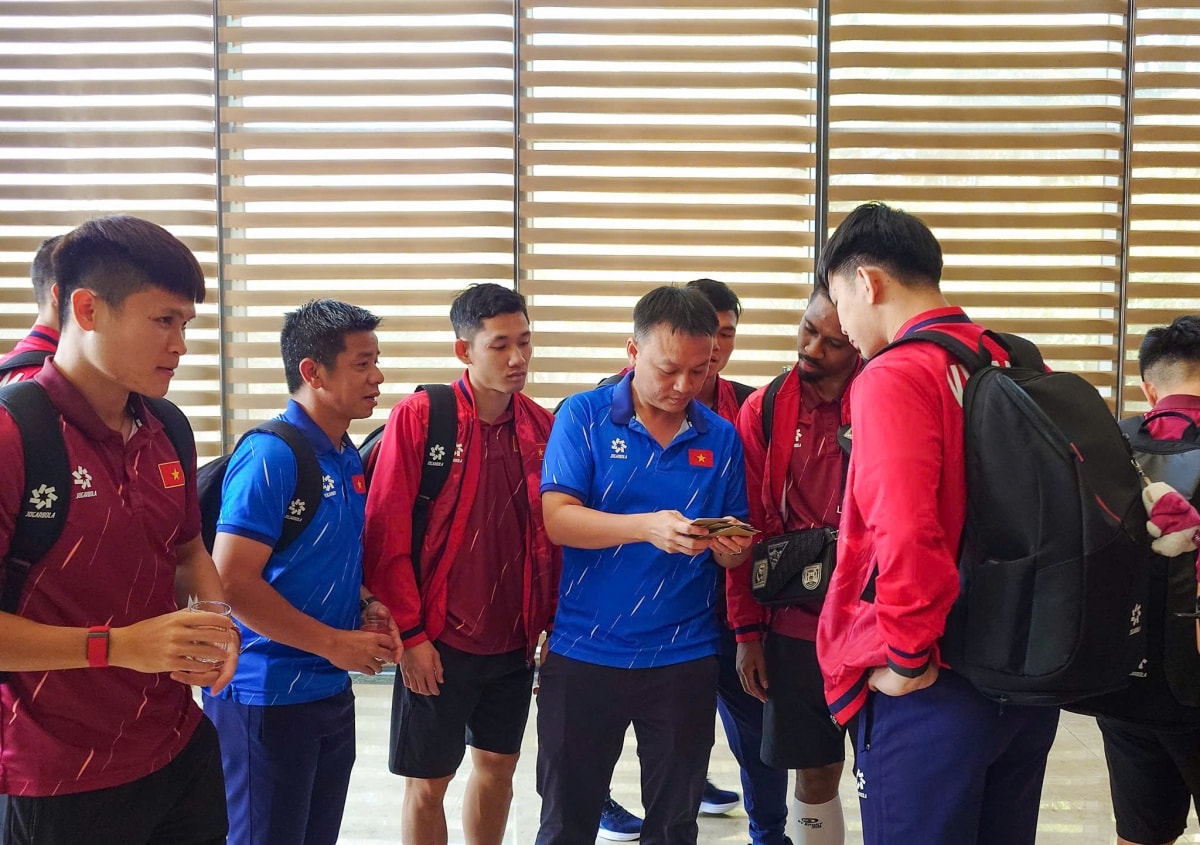 Dt viet nam co dong thai bat ngo sau khi den lao hinh anh 1