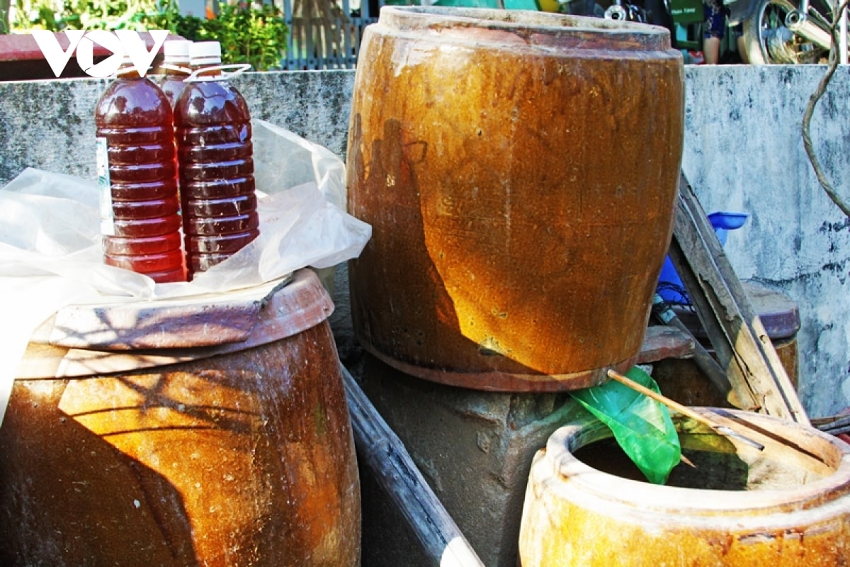 nuoc mam ca linh, huong vi dac trung mua nuoc noi o mien tay hinh anh 14