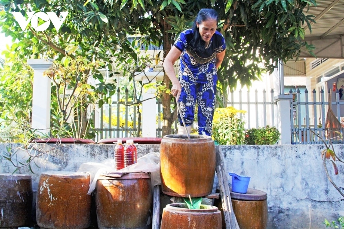 nuoc mam ca linh, huong vi dac trung mua nuoc noi o mien tay hinh anh 8