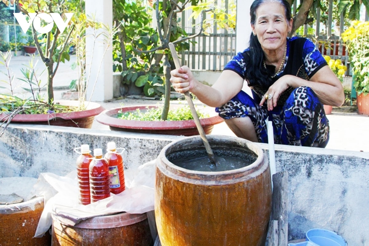 nuoc mam ca linh, huong vi dac trung mua nuoc noi o mien tay hinh anh 9