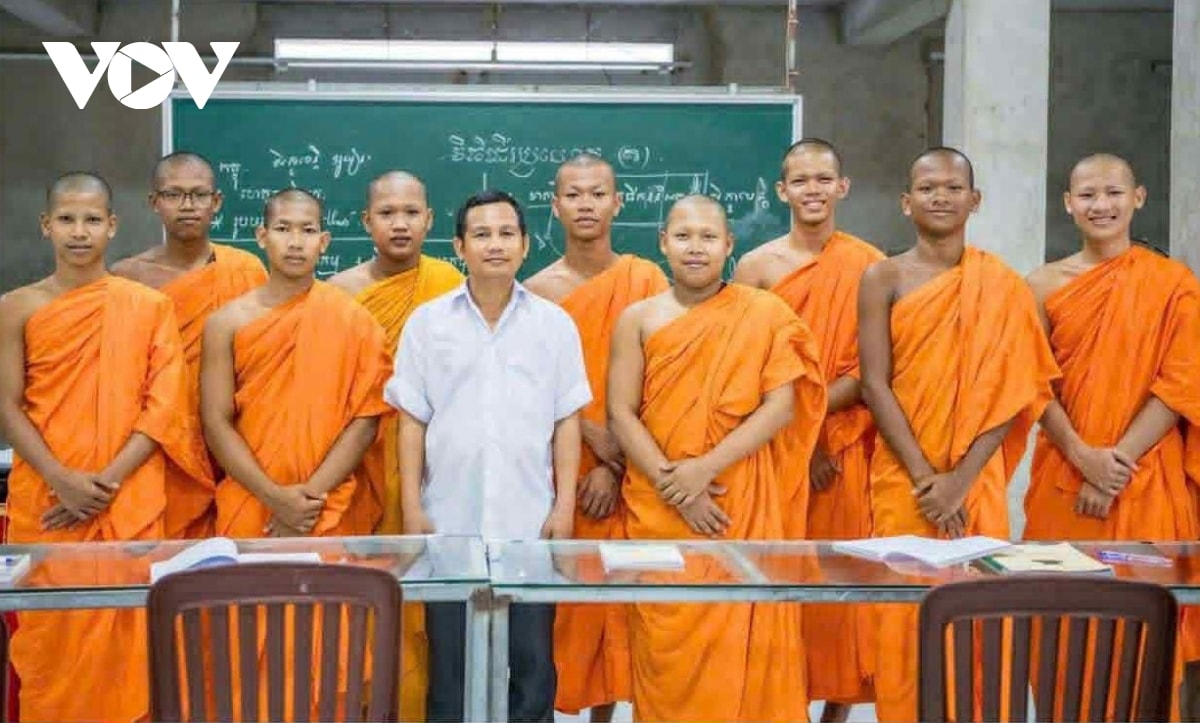 nhung nha giao dac biet bao ton van hoa khmer hinh anh 1