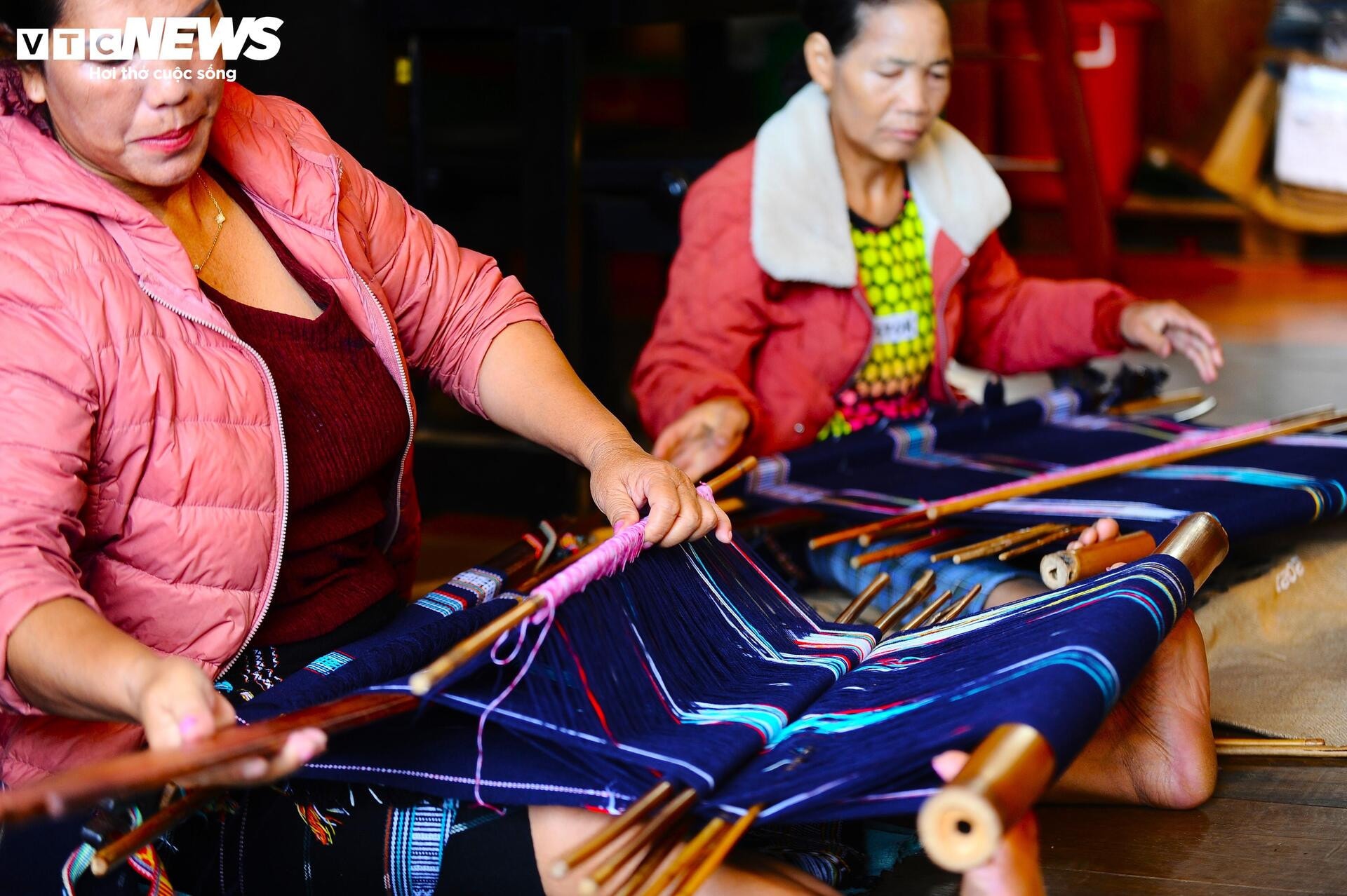 Độc đáo nghề dệt thổ cẩm của người K'ho dưới chân núi LangBiang - 3