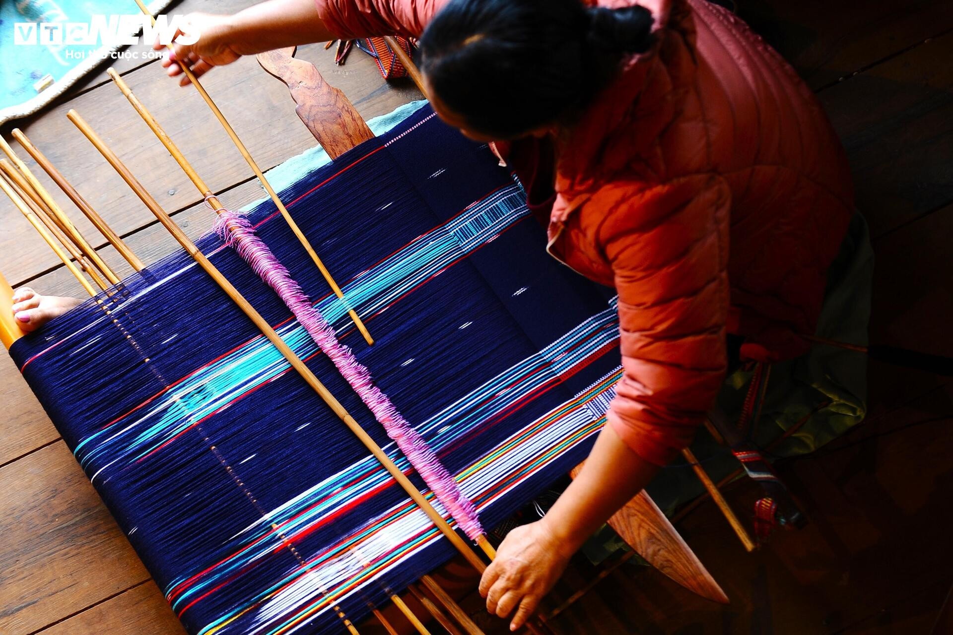 Độc đáo nghề dệt thổ cẩm của người K'ho dưới chân núi LangBiang - 4