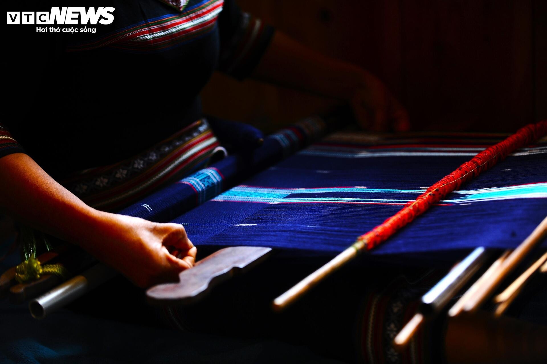 Độc đáo nghề dệt thổ cẩm của người K'ho dưới chân núi LangBiang - 16