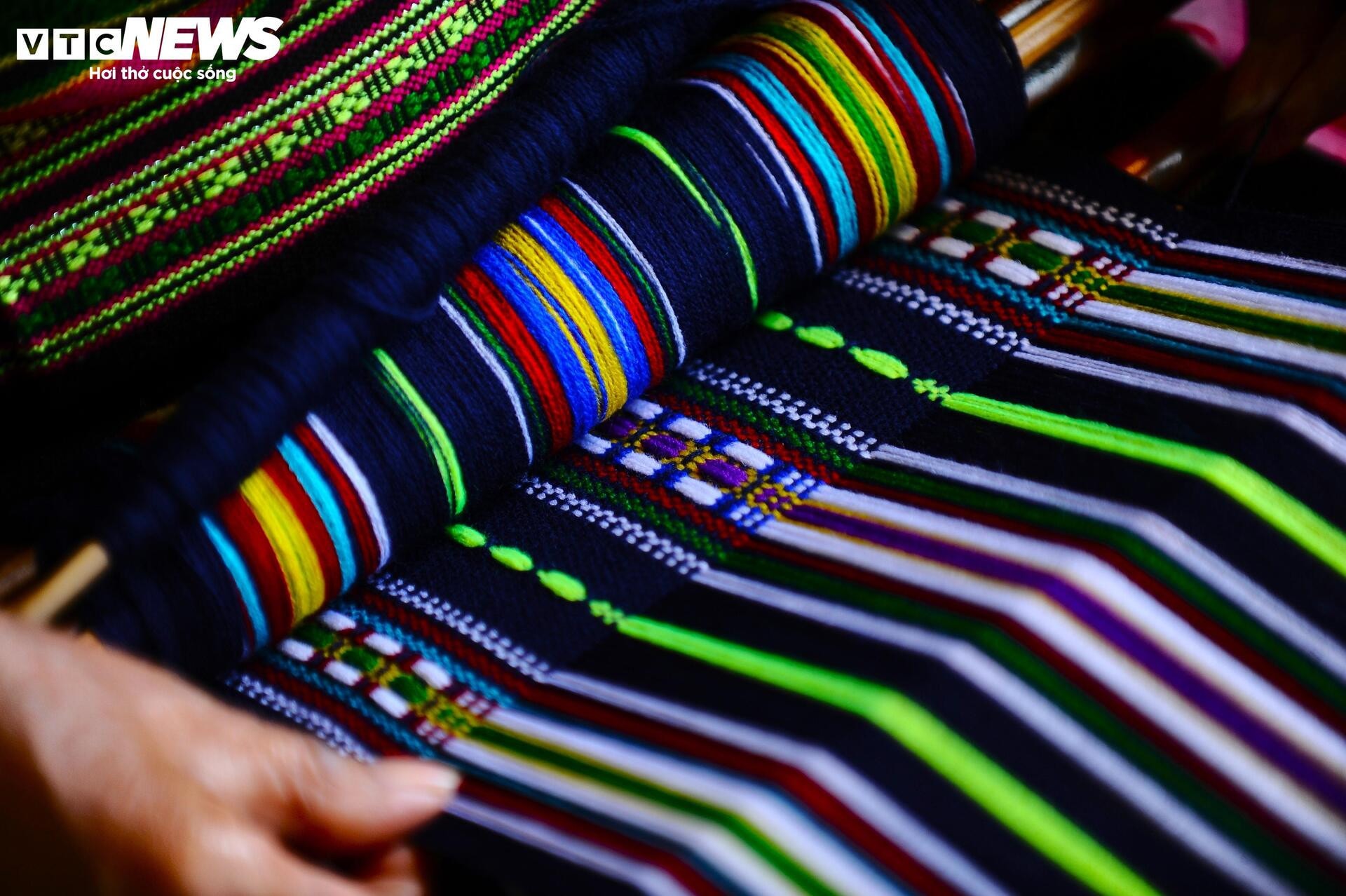 Độc đáo nghề dệt thổ cẩm của người K'ho dưới chân núi LangBiang - 5