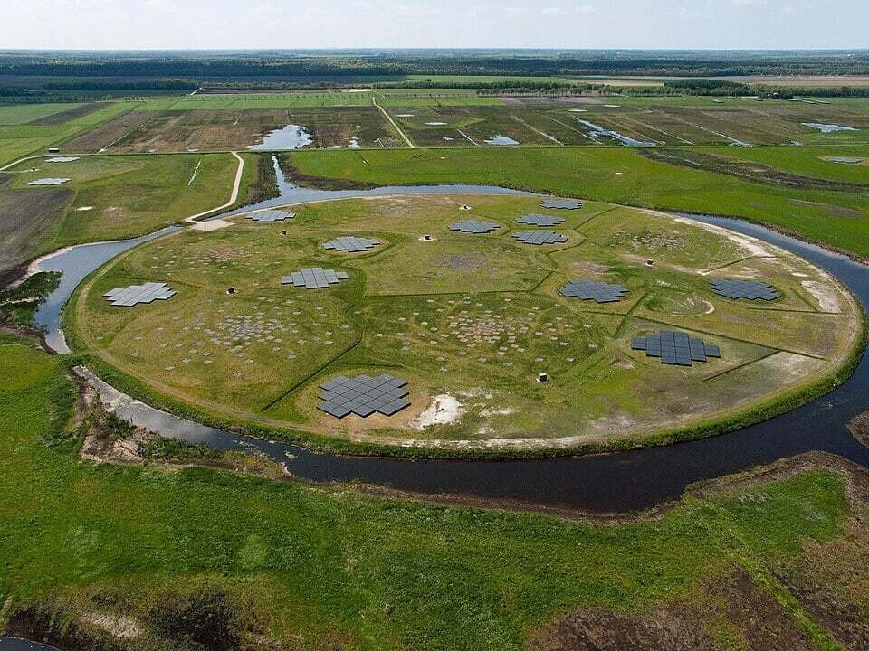 LOFAR 'superterp' – trung tâm của mạng kính thiên văn vô tuyến trải rộng khắp châu Âu, đặt tại Exloo, Hà Lan, chuyên thu thập tín hiệu từ vũ trụ xa xôi. (Nguồn: LOFAR)