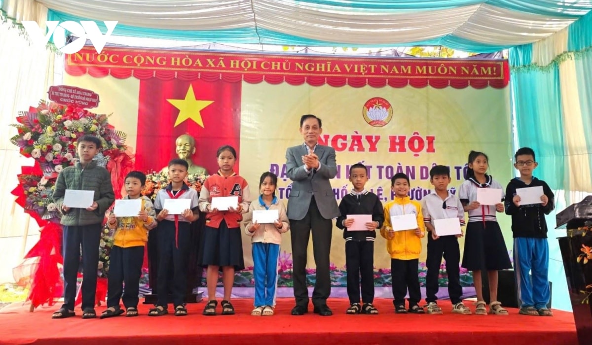 bộ trưởng bộ ngoại giao dự ngày hội Đại đoàn kết toàn dân tộc tại thành phố huế hình ảnh 5 bo truong bo ngoai giao du ngay hoi Dai doan ket toan dan toc tai thanh pho hue hinh anh 5