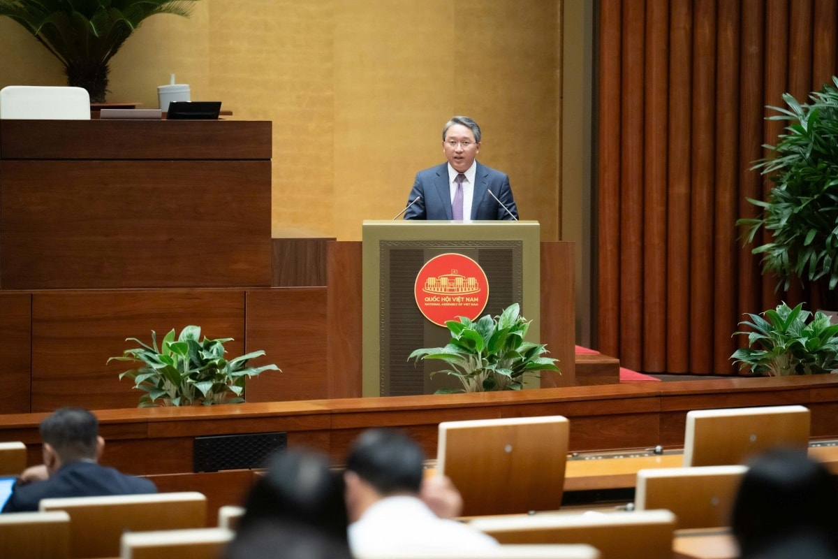 quoc hoi xem xet de xuat mien phi sach giao khoa cho hoc sinh hinh anh 1