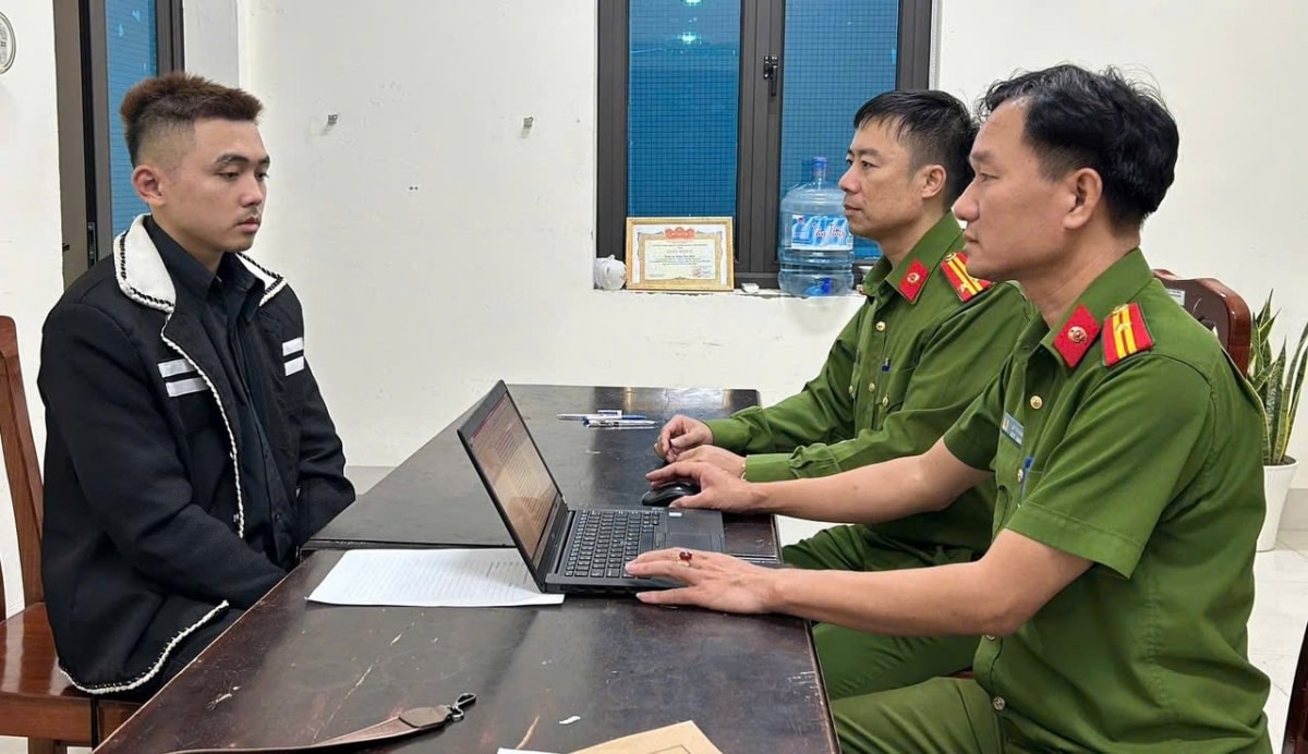 bat 2 doi tuong dung hung khi khong che chu nha o tam Dao luc rang sang hinh anh 1