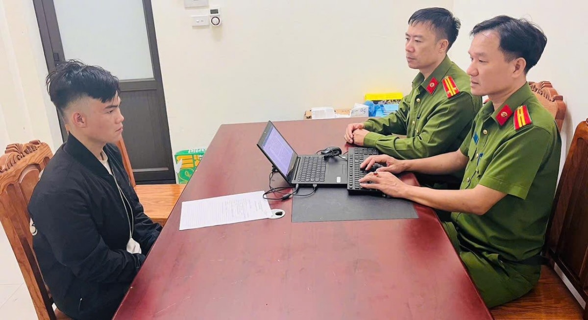 bat 2 doi tuong dung hung khi khong che chu nha o tam Dao luc rang sang hinh anh 2