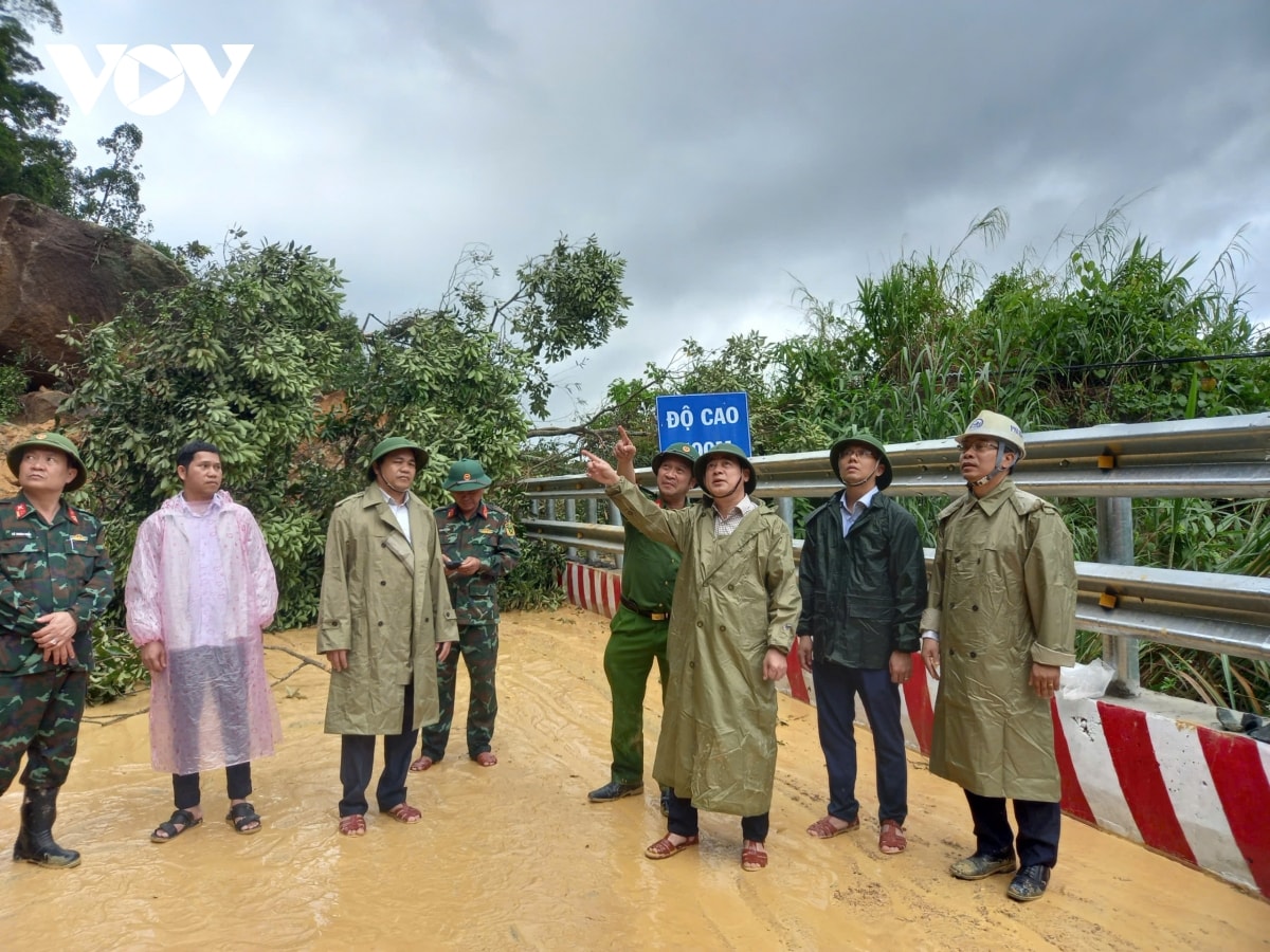 khánh hòa mưa lớn gây ngập sâu nhiều nơi, sạt lở nghiêm trọng trên đèo hình ảnh 1 khanh hoa mua lon gay ngap sau nhieu noi, sat lo nghiem trong tren deo hinh anh 1