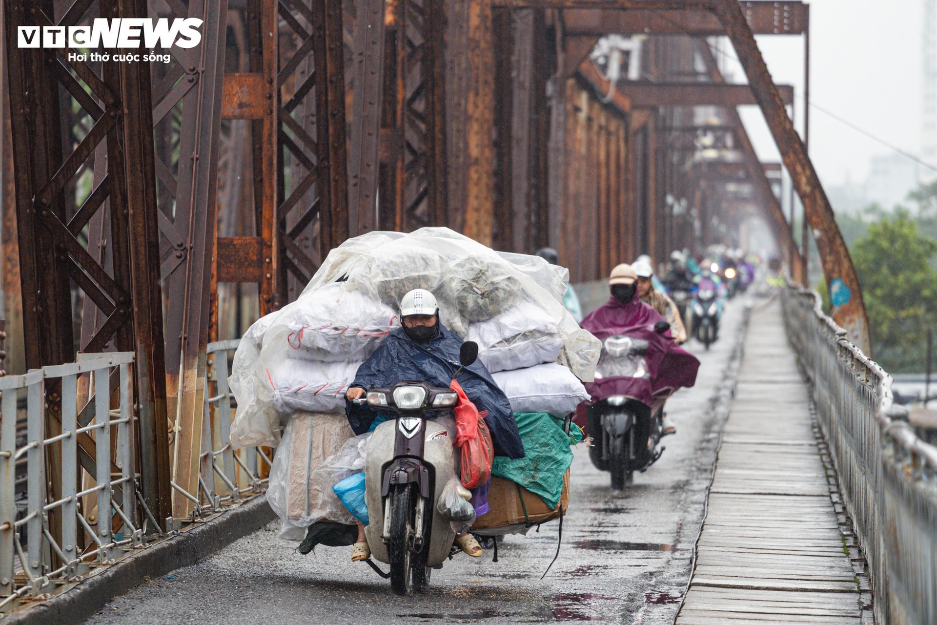 Hôm nay, Hà Nội mưa rét đỉnh điểm trong đợt không khí lạnh mạnh nhất từ đầu mùa.