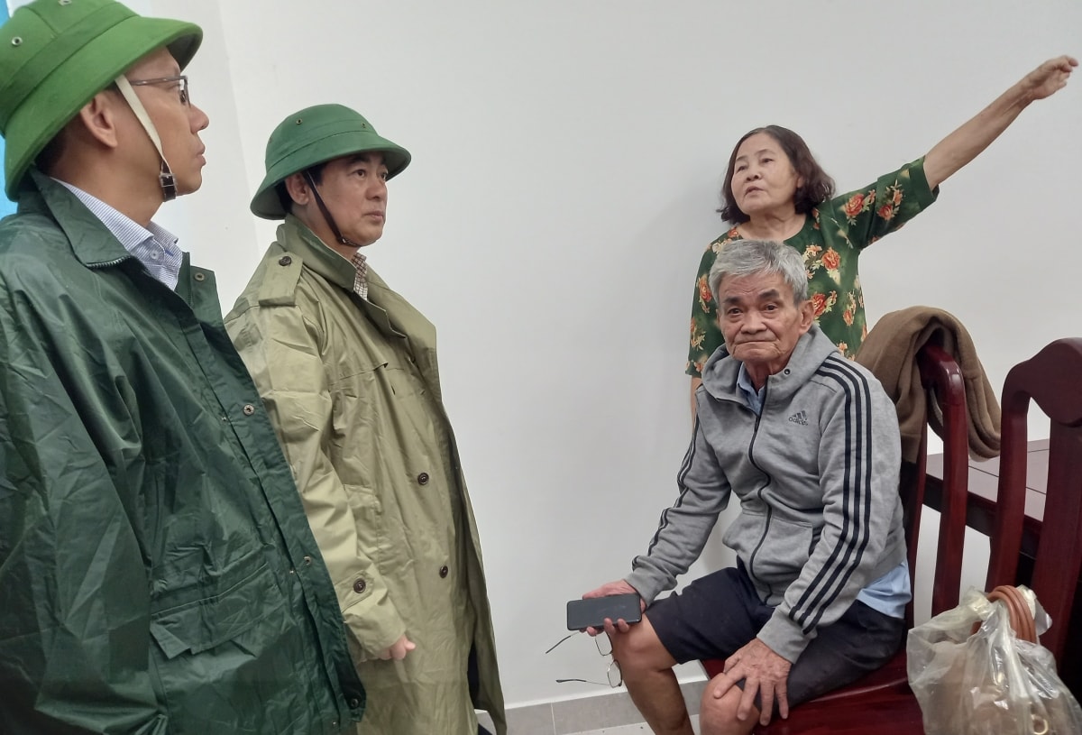 mua lu o khanh hoa di doi dan trong dem, nhieu truong cho hoc sinh nghi hoc hinh anh 4