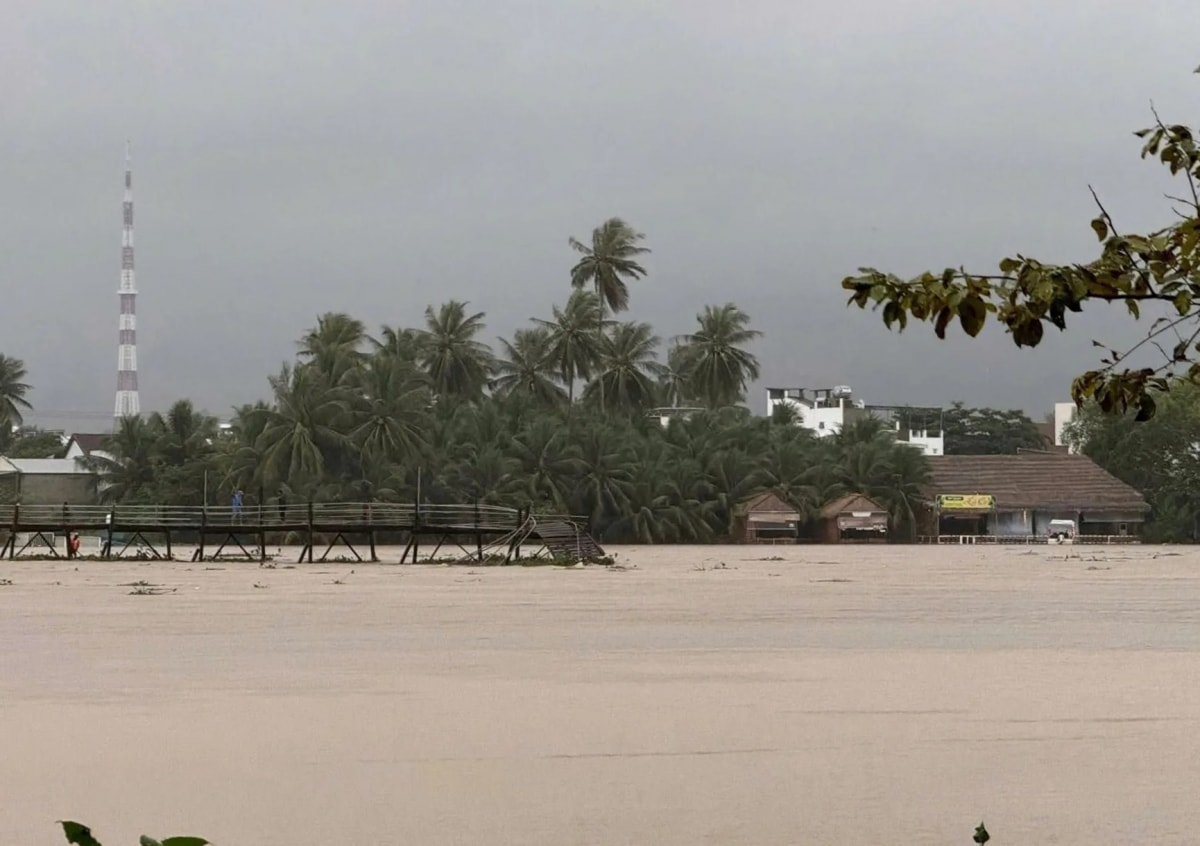 mua lu o khanh hoa di doi dan trong dem, nhieu truong cho hoc sinh nghi hoc hinh anh 3