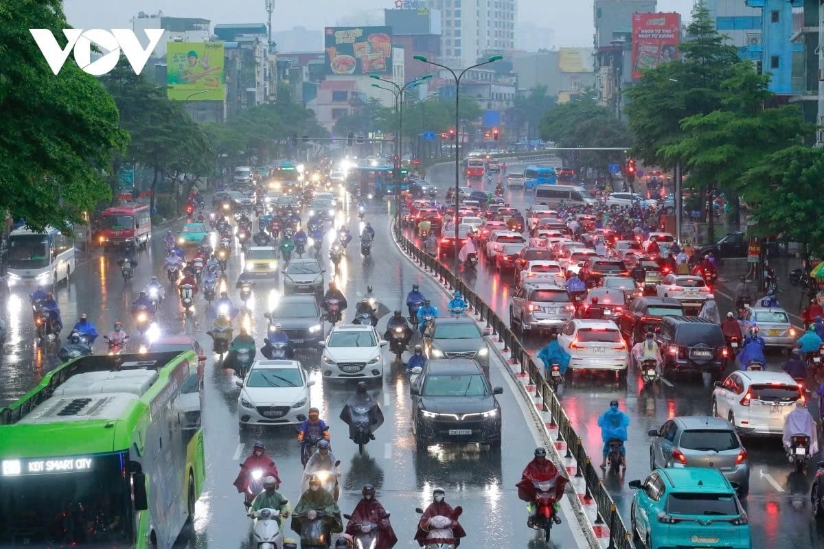 nguoi ha noi chen chan tren duong, co ro trong mua ret hinh anh 7